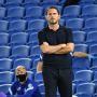 Aksi Menyentuh Frank Lampard Hibur Staf Pelatih Newcastle yang Berduka