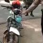 Potret Yamaha V-Ixion Pakai Masker Bikin Polisi Heran, Pemotor Ketakutan