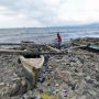 Sampah Plastik Cemari Pantai Sukaraja Bandar Lampung