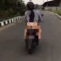 Pamer Celana Dalam Sambil Naik Motor, Mbak Ida Diburu Polisi