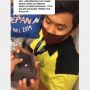Haru! OB Tak Punya Ponsel Demi Biaya Adik Sekolah Dapat Hadiah Hape