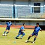 Digeser ke Tengah, Bek Persib Henhen Herdiana Mengaku Siap