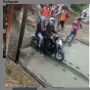 Viral Pemotor Nekat Terobos Jalan Cor Beton Basah, Bikin Publik Meradang