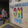 Mural Covid-19 Hiasi Dinding Terowongan Stasiun Cawang