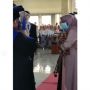 Bergelimang Air Mata, Ibu Wakili Wisuda Anaknya yang Telah Meninggal Dunia