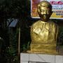 Monumen Ade Irma Suryani Nasution di Halaman Rumah Pengasuhnya