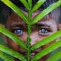 Langka! Potret Suku Bermata Biru di Indonesia Menarik Perhatian Dunia