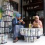 Beli Minuman di Kafe Ini Bayar Pakai Sampah