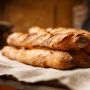 Brand Moschino Jual Tas Bentuk Roti Baguette, Auto Diejek Netizen