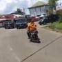 Viral Pemotor Sok-sokan Lawan Arus, Endingnya Malah Bikin Malu Sendiri