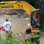 Viral Bocah 5 Tahun Jalankan Ekskavator, Bantu Warga Buka Akses Air Bersih
