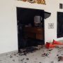 Robohkan Pagar hingga Hancurkan Kaca, Kantor DPRD Jambi Diserang Pelajar