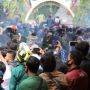 Pendemo UU Cipta Kerja Hancurkan Gedung DPRD Lampung, Bakar Ban