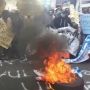 Lucu! Pendemo Ini Takut Pulang Karena Botol Minumnya Hilang