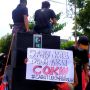 Ketua DPRD Tuban Temui Pendemo dan Tandatangani Petisi Tolak UU Cipta Kerja