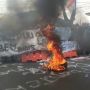 Pendemo UU Cipta Kerja di Istana Bogor Bakar Ban, Lempar Botol ke Polisi