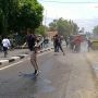 Diadang Aparat, Aksi Ribuan Massa Penolak Omnibus Law di Cirebon Ricuh