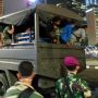 Diantar Pakai Truk TNI, Massa Aksi di Bundaran HI Membubarkan Diri