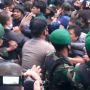 Bentrokan Pecah! Gema Revolusi Menggaung di Depan Istana Kepresidenan Bogor