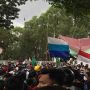 Massa Penuhi Depan DPRD Riau, Tolak UU Cipta Kerja Omnibus Law
