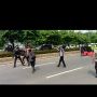 Demo Dekat Istana Masih Bentrok, Pendemo di DPR Dikejar-kejar Polisi