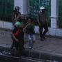 Terekam Video, Ada 43 Aksi Polisi Aniaya Demonstran Tolak Omnibus Law