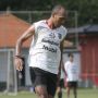 Bali United Resmi Pertahankan Leonard Tupamahu
