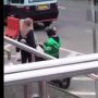 Aksi Ojol Ini Bikin Kaum Jomblo Meronta-ronta, Ini Videonya