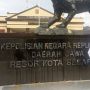 Mahasiswa Lempari Macan Lodaya Mapolrestabes Bandung dengan Telur