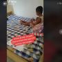 Buruh Kerja dari Pagi Sampai Malam, Anak Cuma Bisa Peluk Foto Copy KTP Ayah