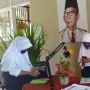 Tak Punya HP, Tiga Siswa di Pekalongan ini Tetap Berangkat ke Sekolah