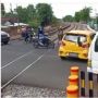 Heboh Mobil Putar Balik Bikin Pengguna Jalan Dalam Bahaya, Warganet Geram