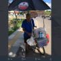 Jualan Telur dan Bakpia Keliling, Kakek Ini Nafkahi 7 Anak Yatim Piatu