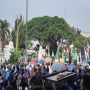 Ribuan Buruh Serang Geruduk Bupati Serang, Semangat saat 'Iwan Fals' Muncul