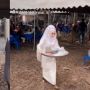Viral Video Pengantin Merangkap Jadi Laden, Nyeker Angkut Piring Kotor