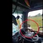 Tak Diberi Uang, Tukang Palak Truk Lakukan Aksi yang Bikin Jantungan