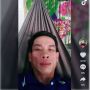 Cuma Modal Diam dan Menatap Kamera, Pria Ini Justru Viral di TikTok