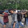 Dituduh Penyusup, Polisi Bekuk Belasan ABG saat Demo Setahun Jokowi-Maruf