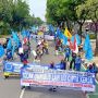 Patut Dicontoh, Demo di Tengah Pandemi, Buruh Bentuk Formasi Jaga Jarak