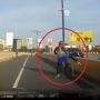 Viral Pesepeda Nyaris Menantang Maut di Jalan, Kok Ambil Lajur Kanan?