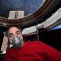 Bersiap Pulang ke Bumi, Astronot Latihan Pakai Masker Wajah di Luar Angkasa