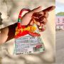 Kreatif! Warganet Ini Bikin Outfit dan Tas Mewah dari Bungkus Indomie
