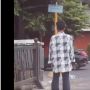 Aksi Pejalan Kaki Ini Bikin Hati Pelanggar Lalu Lintas Terketuk, Takjub!