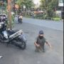Viral Perjuangan Juru Parkir Berkebutuhan Khusus, Publik Terenyuh