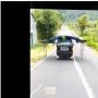 Potret Angkutan Ini Bikin Salah Fokus Pemobil, Mau Pindahan Rumah?