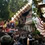 Hendak Antar Jenazah, Bade Tumpang 9 Roboh Timpa Rumah Warga di Keliki