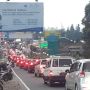Tolak PPKM, Ratusan PKL di Puncak Bogor Kibarkan Bendera Putih