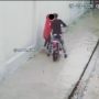 Tak Sadar Ada CCTV, Sejoli Ini Berbuat Tak Senonoh di Gang Sempit