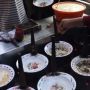 Anti Mainstream! Martabak Medan Ini Dimasak Langsung di Atas Piring