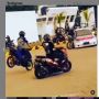 Freestyle Motor Kebablasan, Pemotor Ini Malah Seruduk Mobil Patroli Polisi